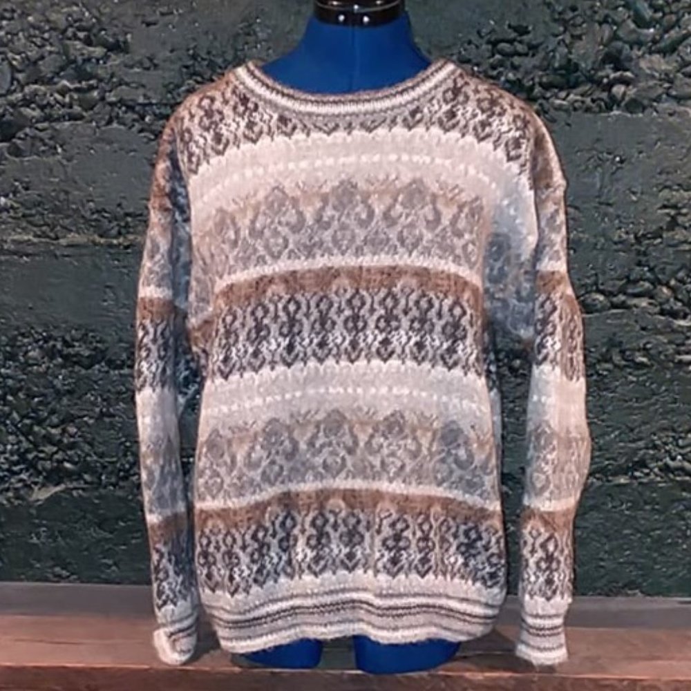 FREE SHIPPING  on this Raffa Sport Sweater!